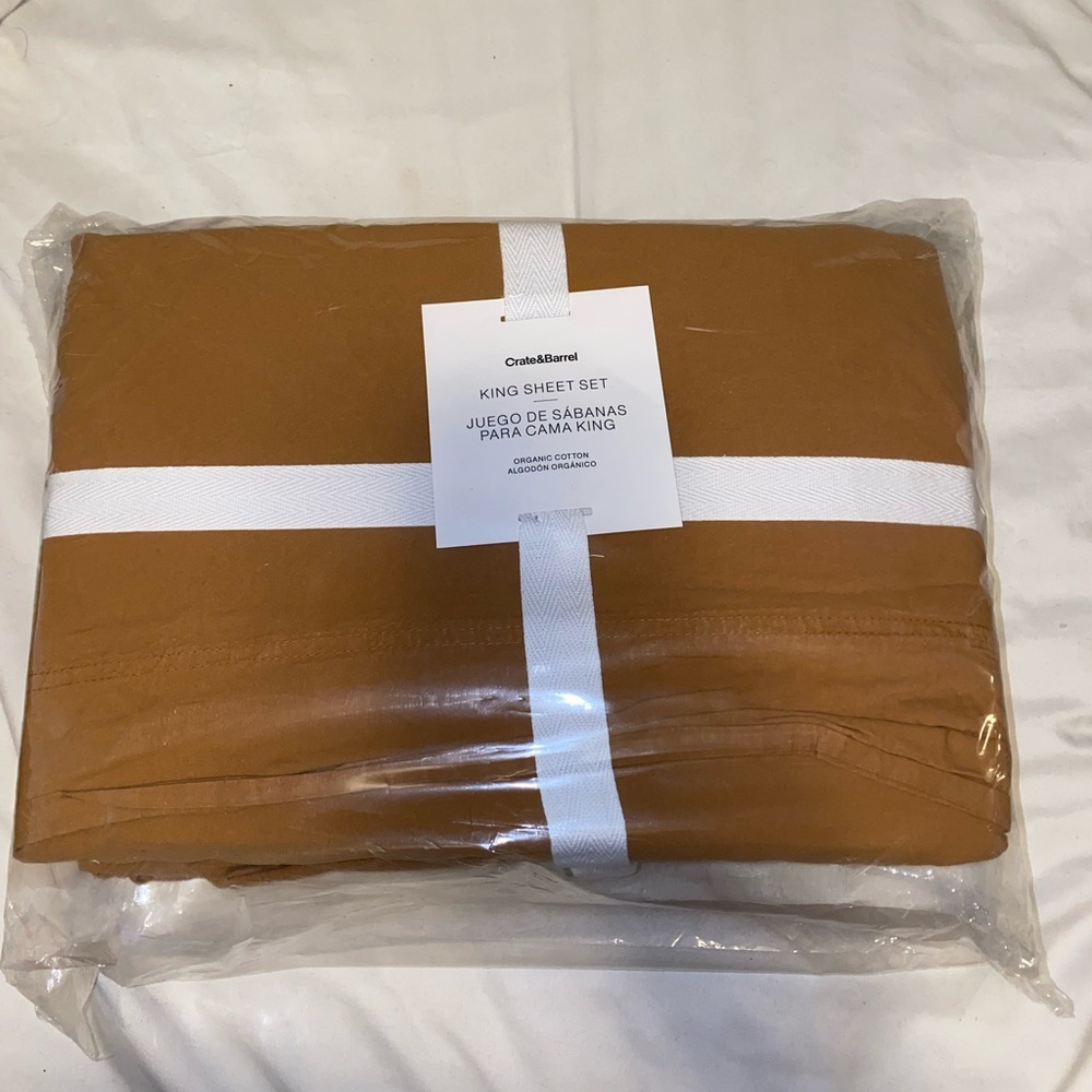 Crate&Barrel Organic Cotton King Sheet Set w/ 2 standard & 2 king shams in Brown